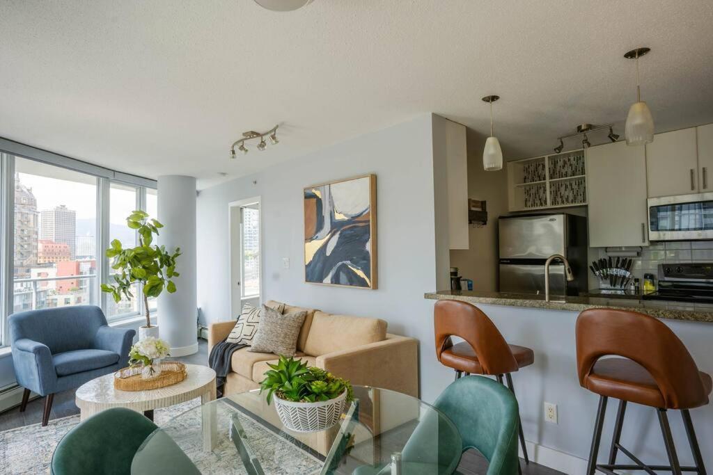 Downtown King Suite-Surround Views-Pool/Gym/Parkng Vancouver Esterno foto
