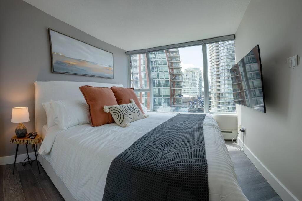 Downtown King Suite-Surround Views-Pool/Gym/Parkng Vancouver Esterno foto