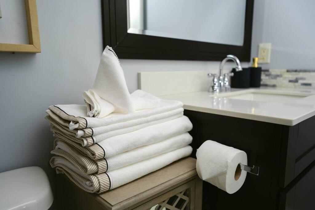 Downtown King Suite-Surround Views-Pool/Gym/Parkng Vancouver Esterno foto